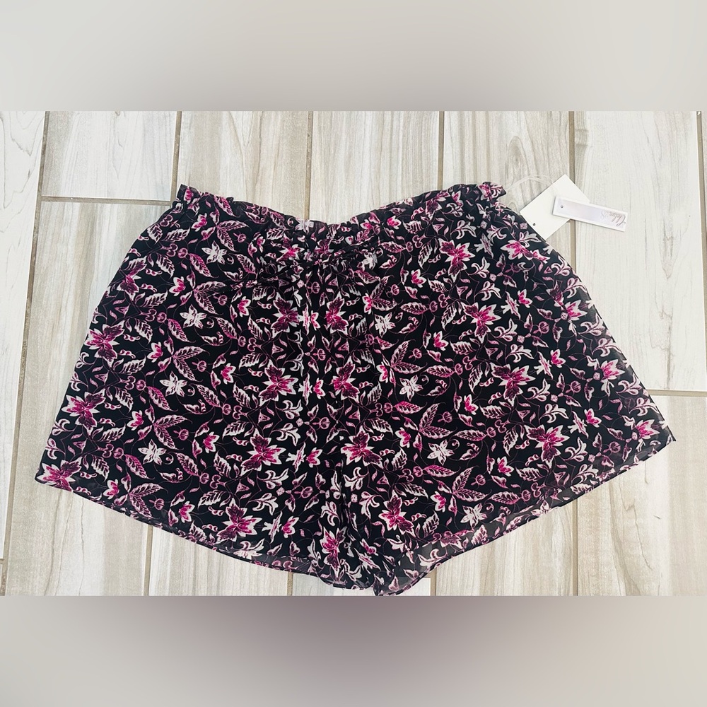 NWT, Chelsea28, Floral Black and Pink Women's Shorts, Medium